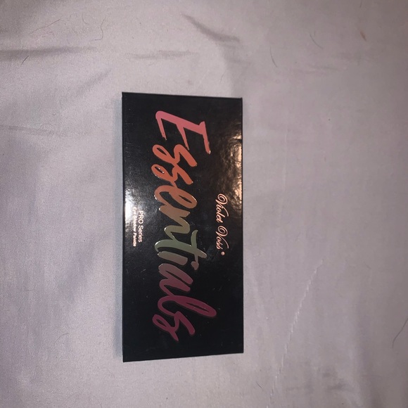 Essentials palette by Violet Voss - Picture 2 of 4